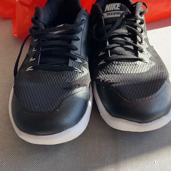 Nike Men's Legend Trainer Shoes Black White 10.5 - Picture 6 of 7